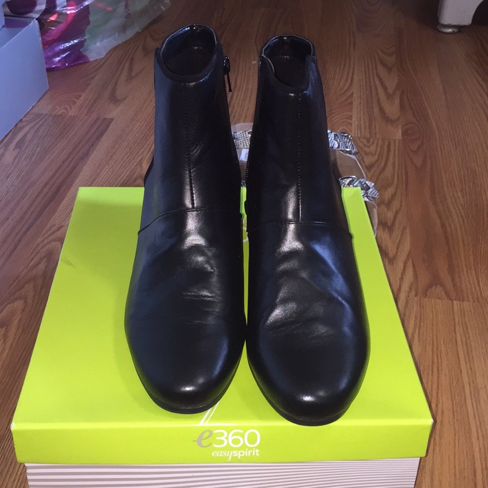 Black ankle boots. Easy spirit